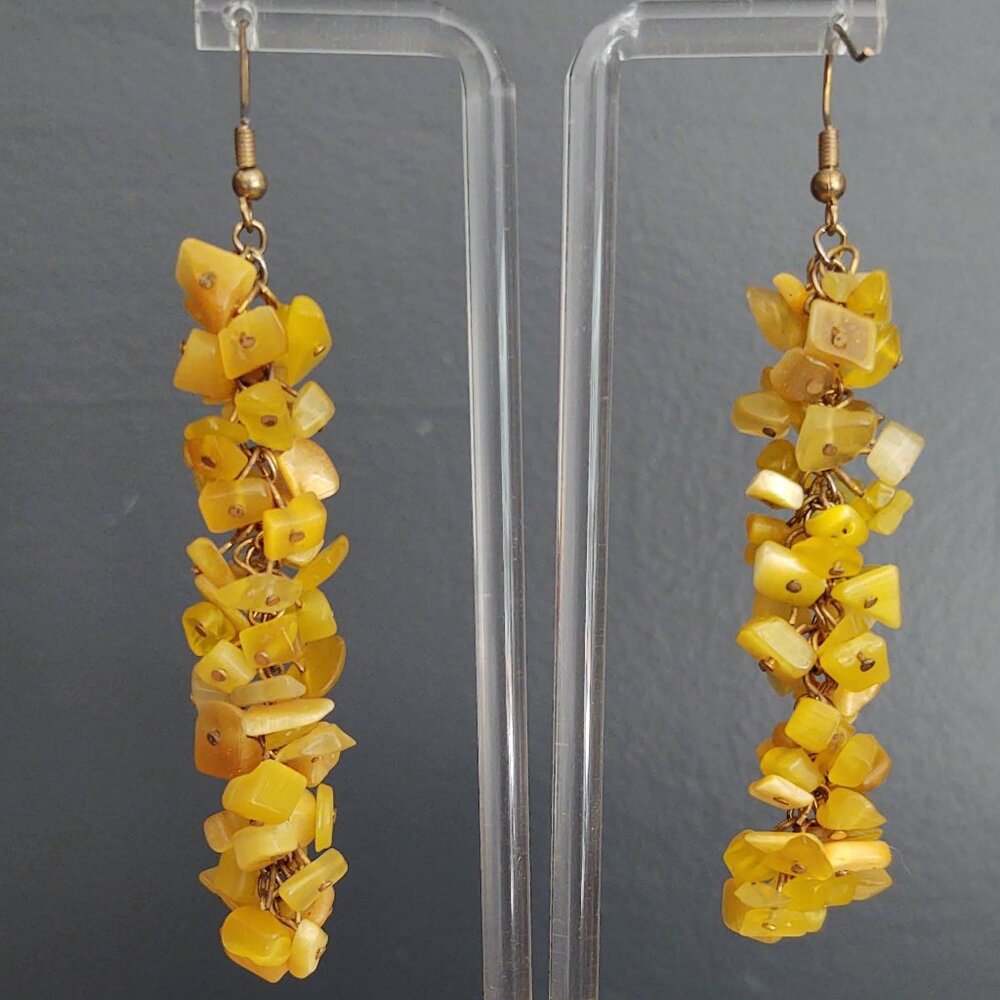 Shades of yellow glass chip dangle earrings - Picture 4 of 9